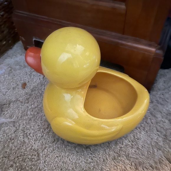 Yellow ducky planter - Picture 4 of 4